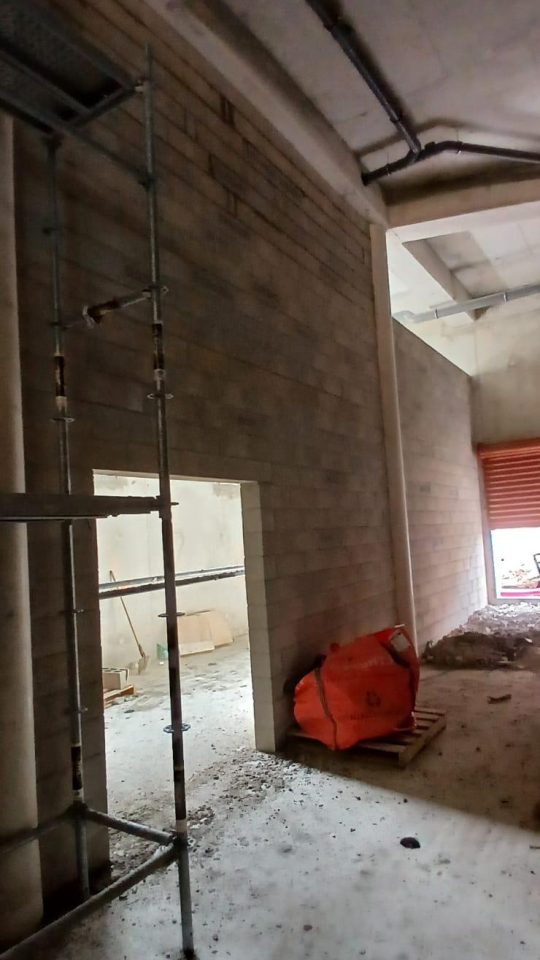 CLICHY CONSTRUCTION D UN BATIMENT COMMERCIALE ADN BTP NICE ET ALPES MARITIMES (33)