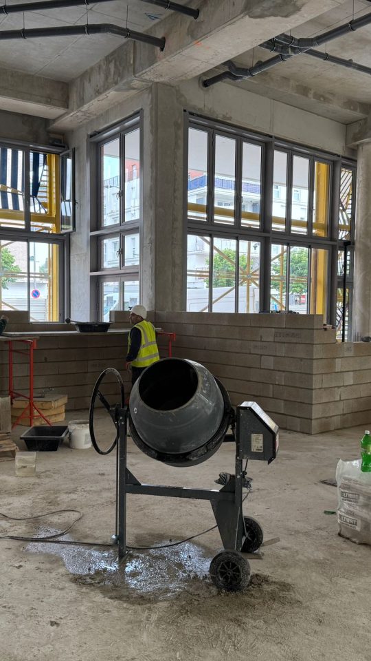 CLICHY CONSTRUCTION D UN BATIMENT COMMERCIALE ADN BTP NICE ET ALPES MARITIMES (43)