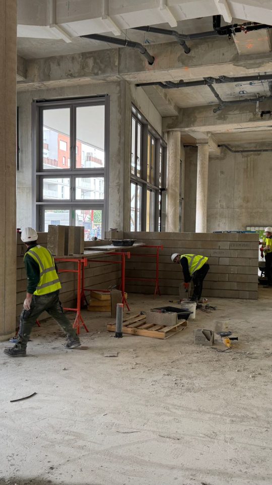 CLICHY CONSTRUCTION D UN BATIMENT COMMERCIALE ADN BTP NICE ET ALPES MARITIMES (44)