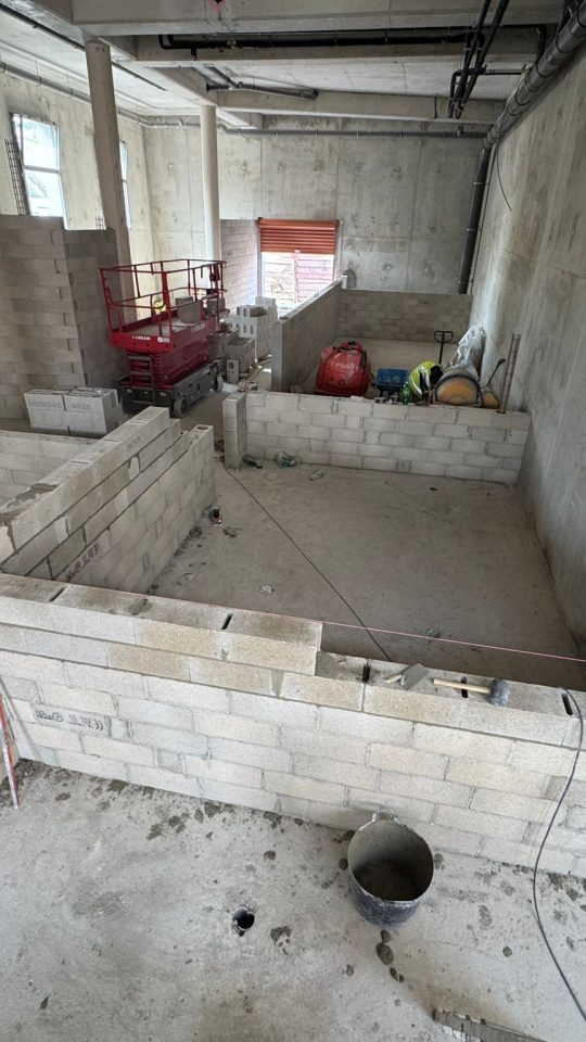 CLICHY CONSTRUCTION D UN BATIMENT COMMERCIALE ADN BTP NICE ET ALPES MARITIMES (51)