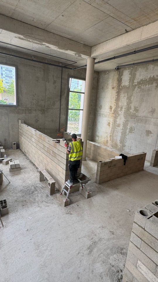 CLICHY CONSTRUCTION D UN BATIMENT COMMERCIALE ADN BTP NICE ET ALPES MARITIMES (54)