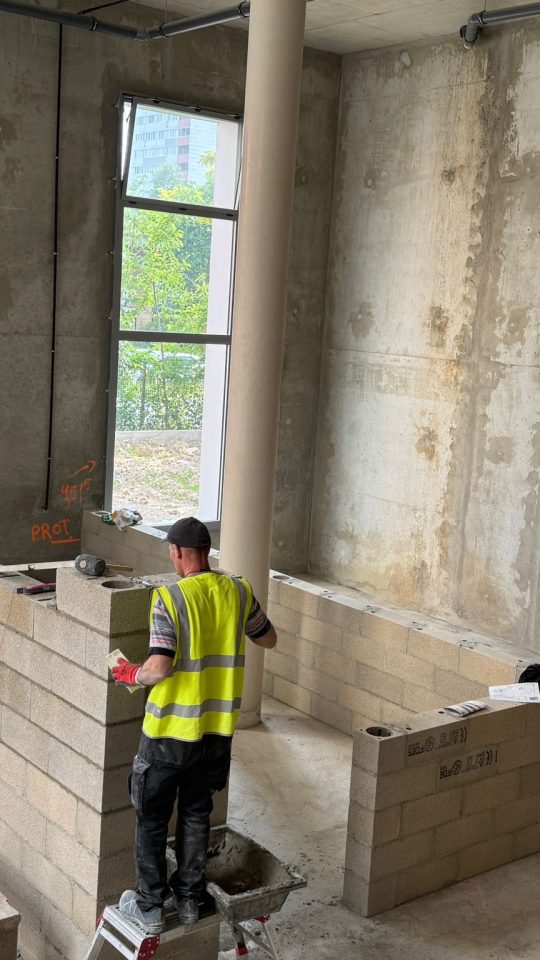 CLICHY CONSTRUCTION D UN BATIMENT COMMERCIALE ADN BTP NICE ET ALPES MARITIMES (55)