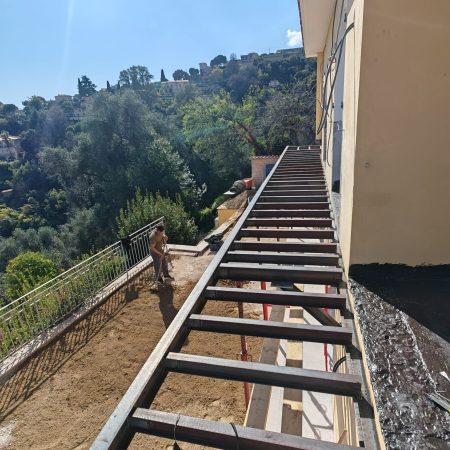 LA FARGES - PROJETS RENOVATION CONSTRUCTION D UNE TERRASSE EN PORTE A FAUX ET RENOVATION GLOBALE INTERIEURES A NICE