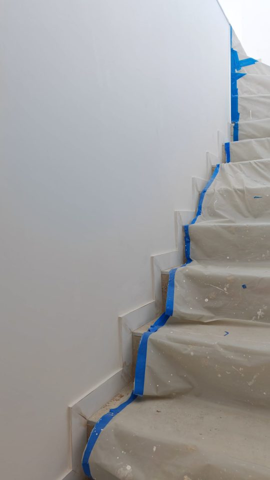 LA FARGES - PROJETS RENOVATION CONSTRUCTION D UNE TERRASSE EN PORTE A FAUX ET RENOVATION GLOBALE INTERIEURES A NICE ESCALIER