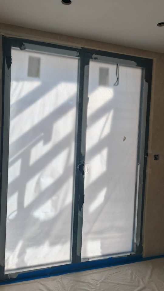 LA FARGES - PROJETS RENOVATION CONSTRUCTION D UNE TERRASSE EN PORTE A FAUX ET RENOVATION GLOBALE INTERIEURES A NICE MENUISERIE HUISSERIE ALU PORTE FENETRE