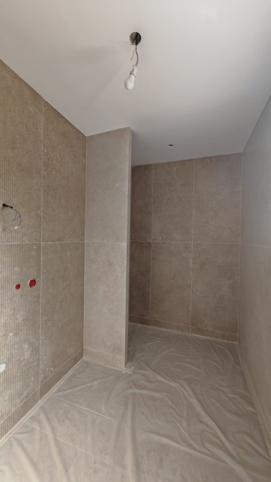 LA FARGES - PROJETS RENOVATION CONSTRUCTION D UNE TERRASSE EN PORTE A FAUX ET RENOVATION GLOBALE INTERIEURES A NICE SALLE DE BAIN 2