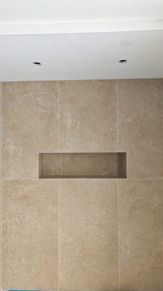 LA FARGES - PROJETS RENOVATION CONSTRUCTION D UNE TERRASSE EN PORTE A FAUX ET RENOVATION GLOBALE INTERIEURES A NICE SALLE DE BAIN NICE CARRELER