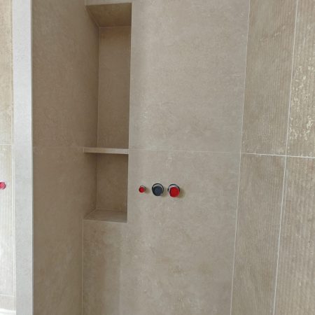 LA FARGES - PROJETS RENOVATION CONSTRUCTION D UNE TERRASSE EN PORTE A FAUX ET RENOVATION GLOBALE INTERIEURES A NICE SALLE DE BAIN