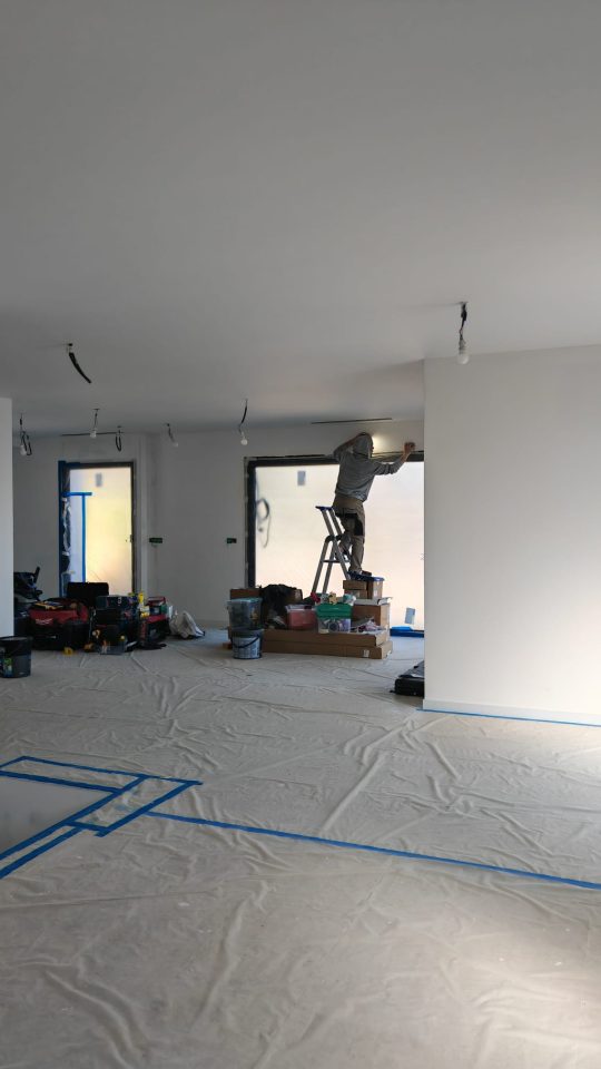 LA FARGES - PROJETS RENOVATION CONSTRUCTION D UNE TERRASSE EN PORTE A FAUX ET RENOVATION GLOBALE INTERIEURES A NICE SALON PLACO